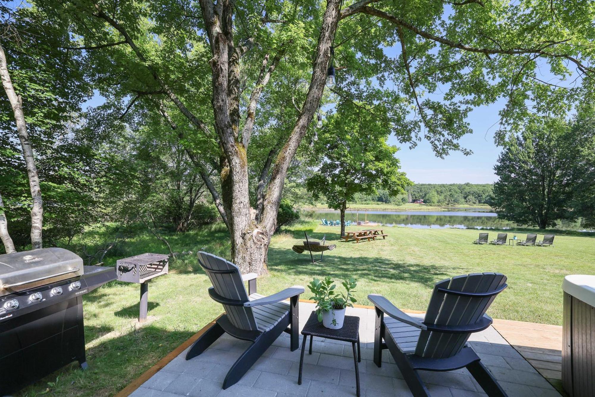 Poconos Brand New Lakefront Oasis 1 Acre, Hottub Gameroom Firepits Talk About Privacy Albrightsville Dış mekan fotoğraf