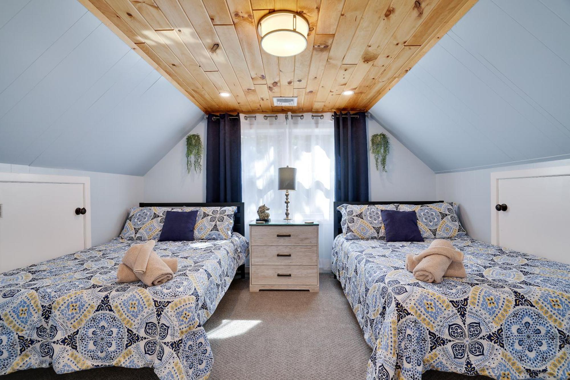 Poconos Brand New Lakefront Oasis 1 Acre, Hottub Gameroom Firepits Talk About Privacy Albrightsville Dış mekan fotoğraf