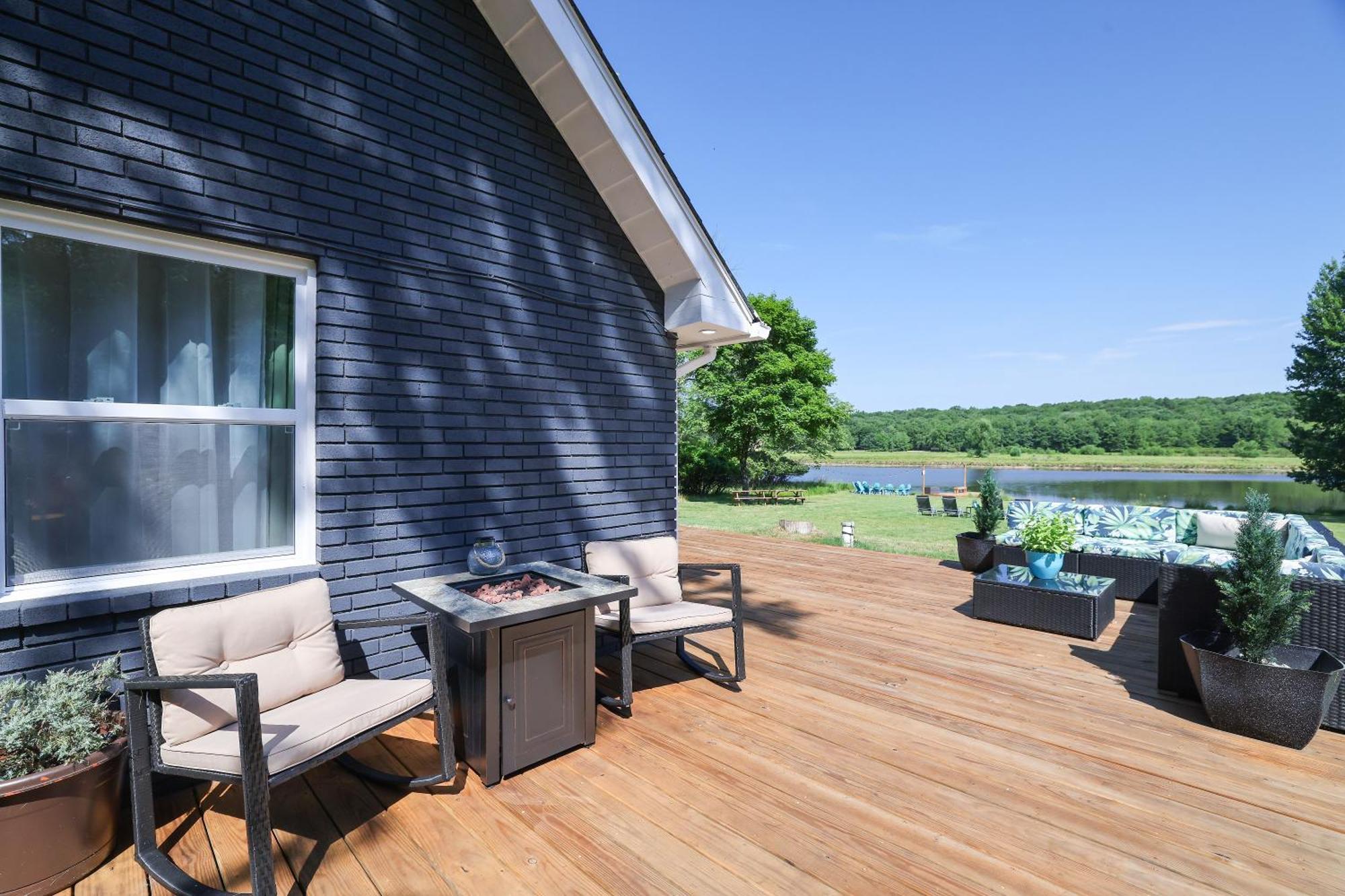 Poconos Brand New Lakefront Oasis 1 Acre, Hottub Gameroom Firepits Talk About Privacy Albrightsville Dış mekan fotoğraf