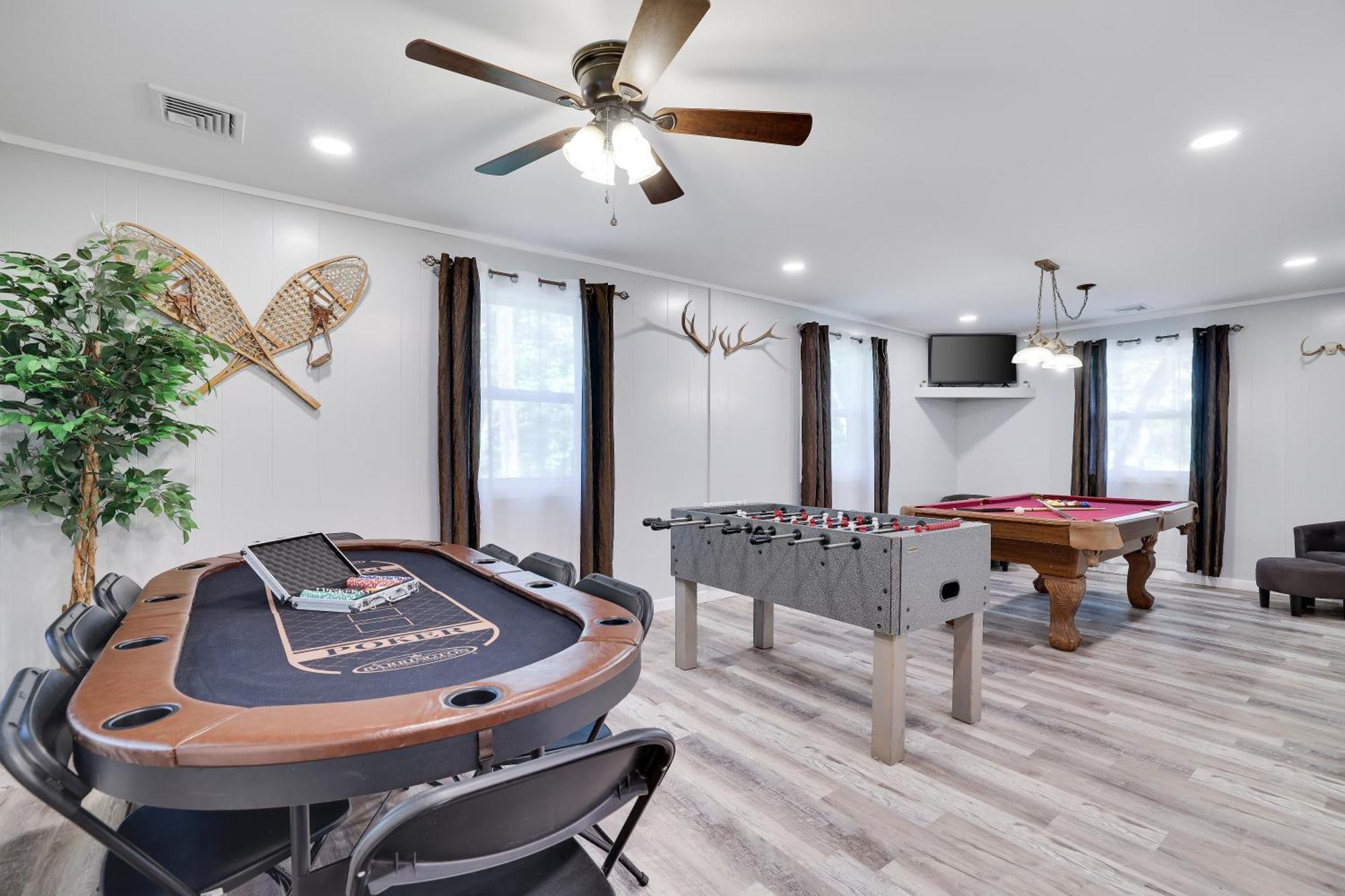 Poconos Brand New Lakefront Oasis 1 Acre, Hottub Gameroom Firepits Talk About Privacy Albrightsville Dış mekan fotoğraf
