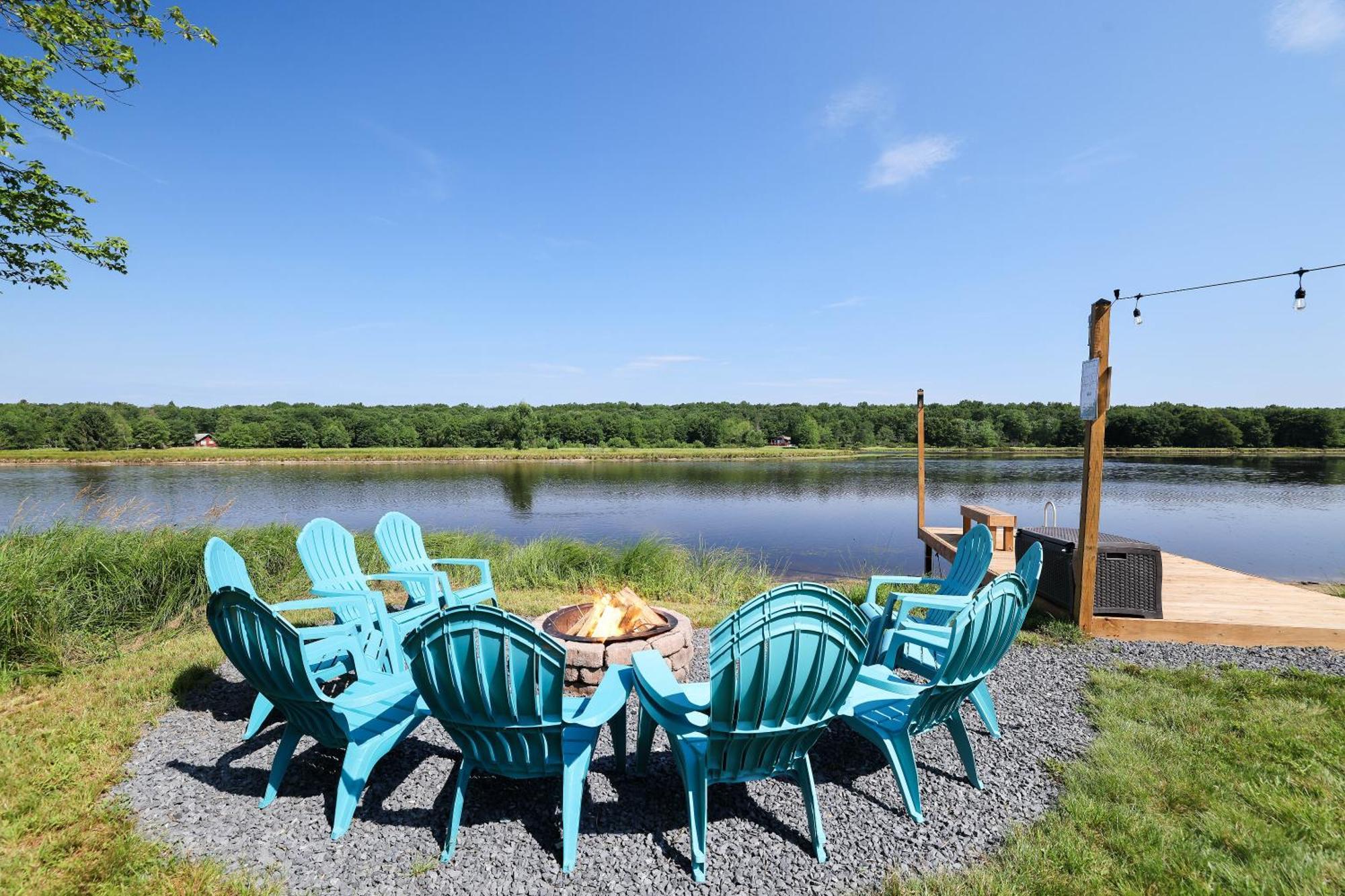 Poconos Brand New Lakefront Oasis 1 Acre, Hottub Gameroom Firepits Talk About Privacy Albrightsville Dış mekan fotoğraf