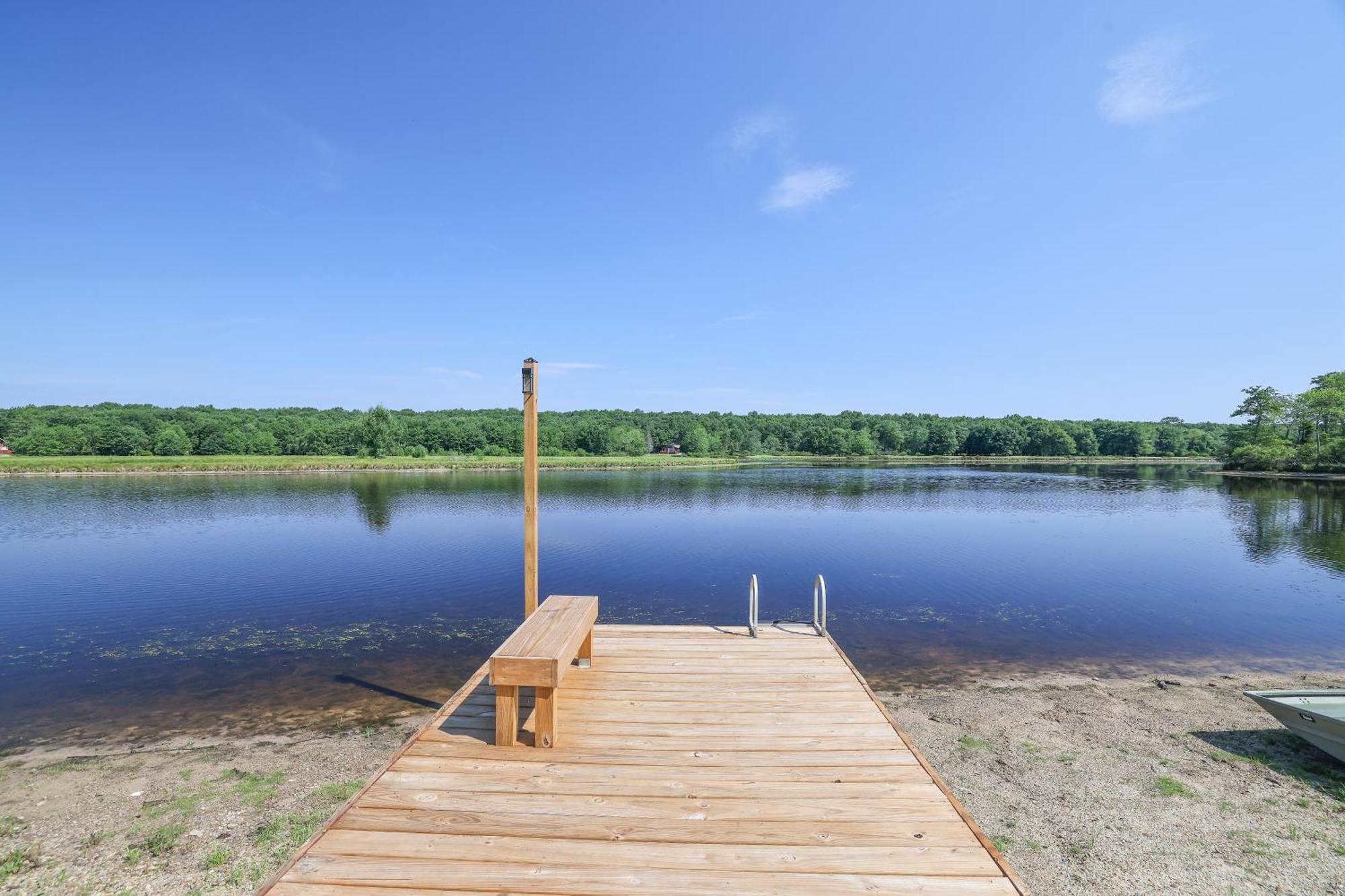 Poconos Brand New Lakefront Oasis 1 Acre, Hottub Gameroom Firepits Talk About Privacy Albrightsville Dış mekan fotoğraf